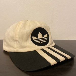 Vintage Adidas SnapBack with Spellout on the snaps